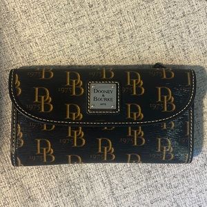 Vintage Genuine Leather Dooney & Bourke DB Clutch Wallet
